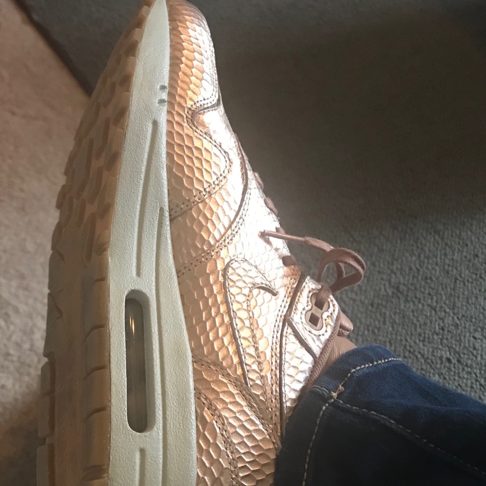 Rose cold Nike AirMax